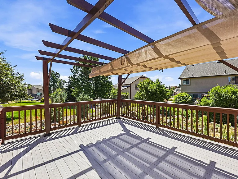 2425 Vanreen Dr — Photo 52