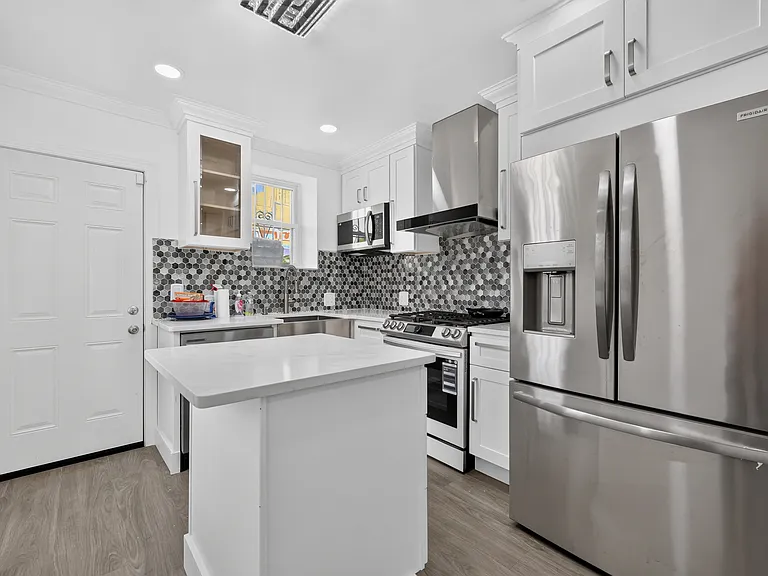 807 N 42nd St — Photo 12