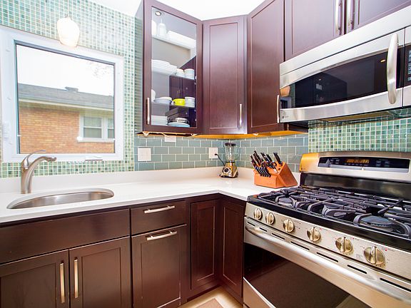 5th image of 9701 Mayfield Ave