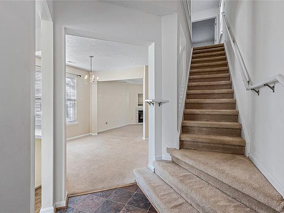 5th image of 717 Windbrook Cir
