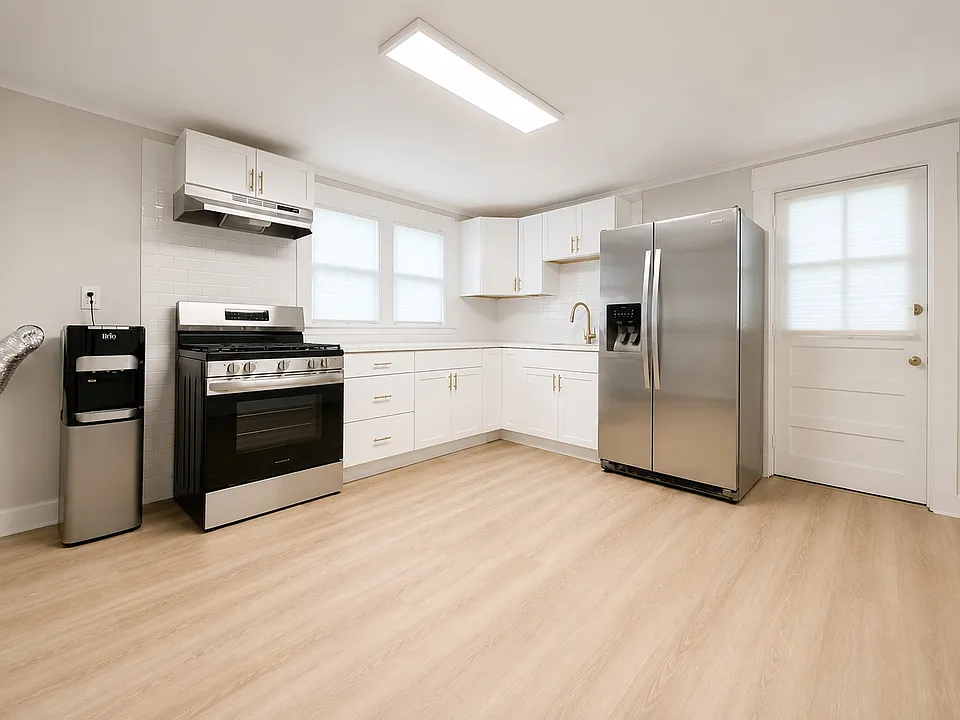 108 Curtiss St #2