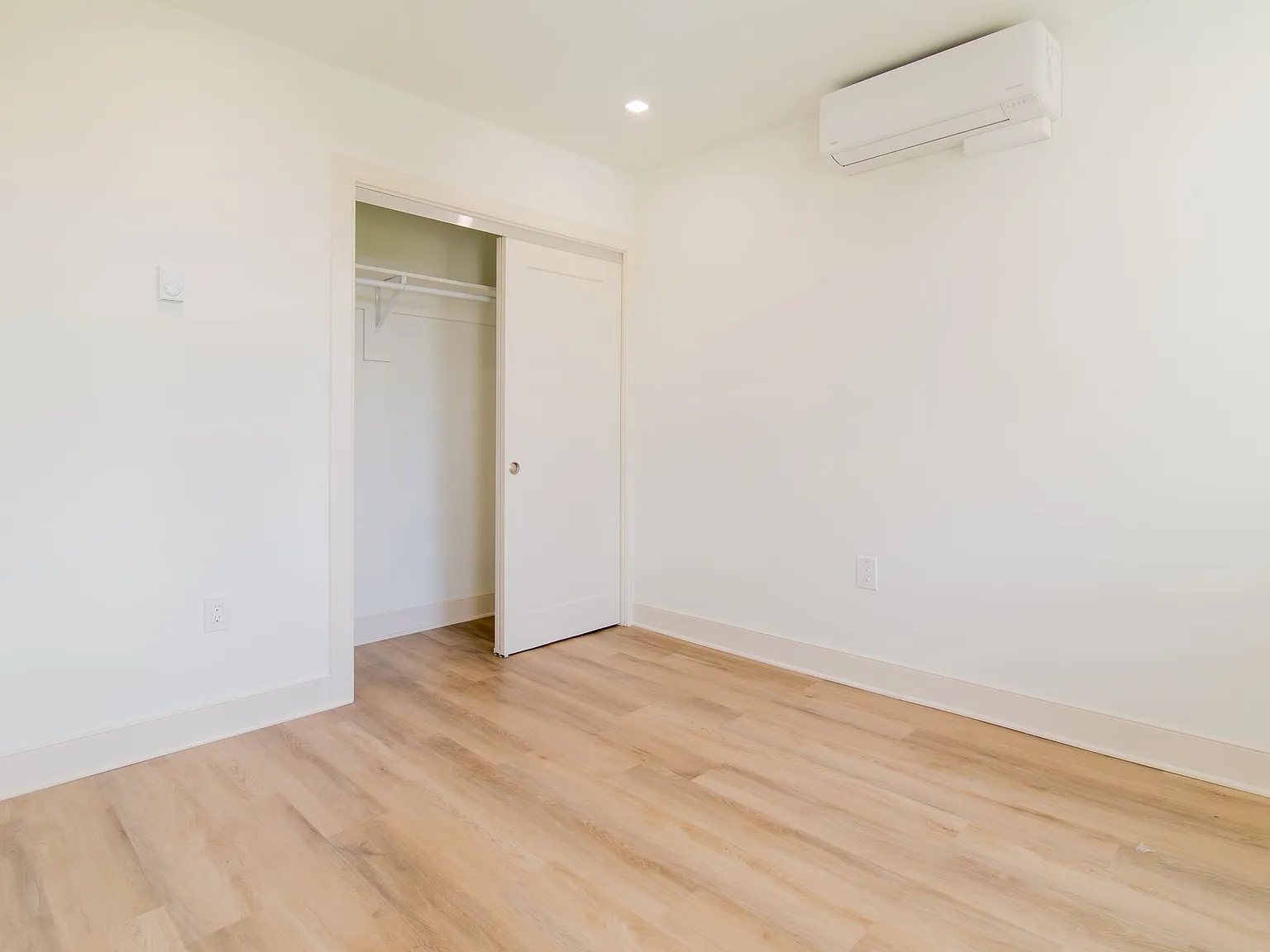 Huntington Apartments — Photo 3