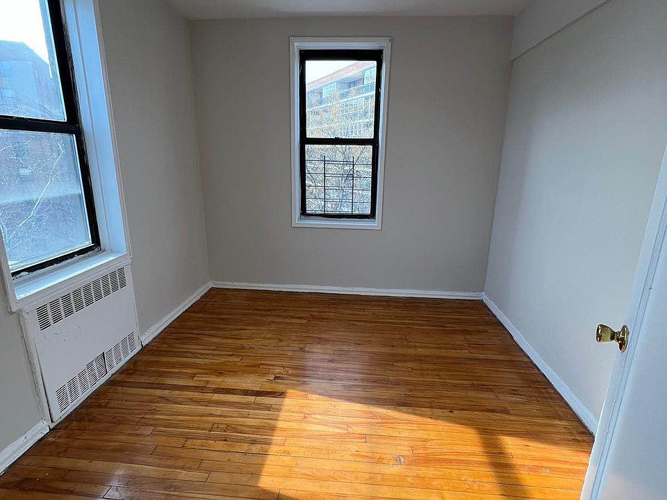 2nd image of 20 Bogardus Pl #33C