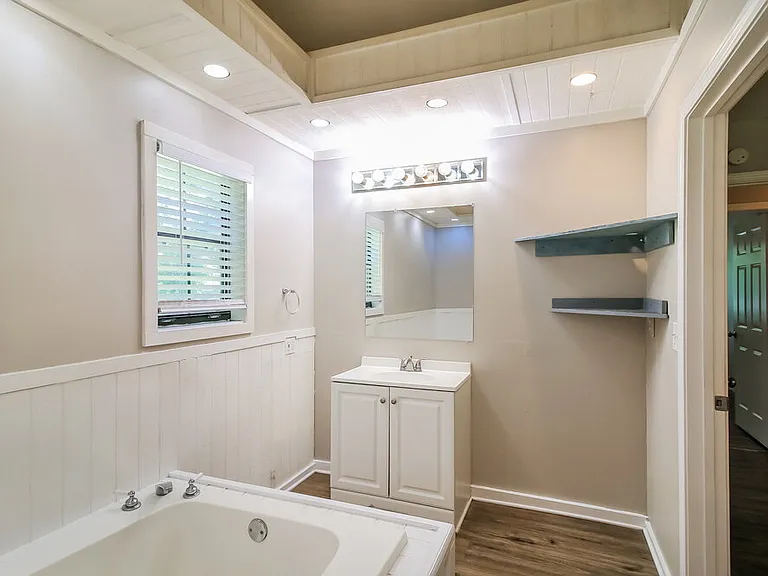 9227 Chestnut Lake Dr — Photo 13