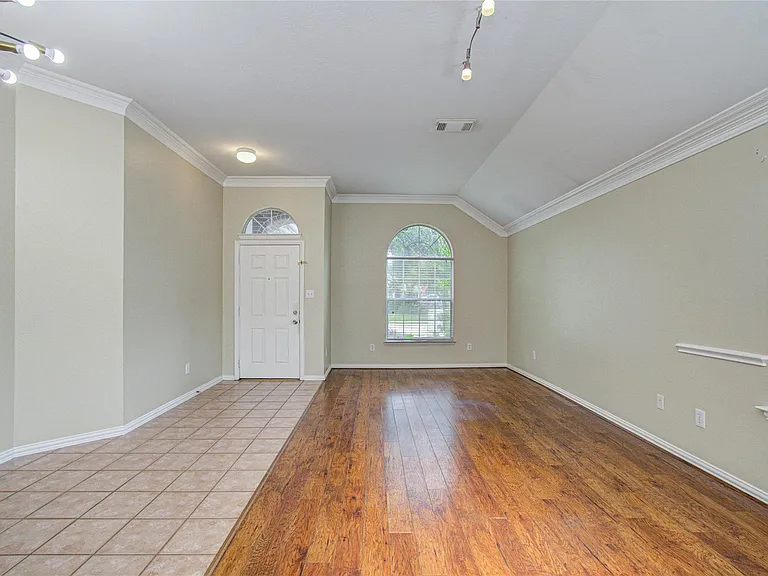 18223 Heathridge Ln — Photo 10