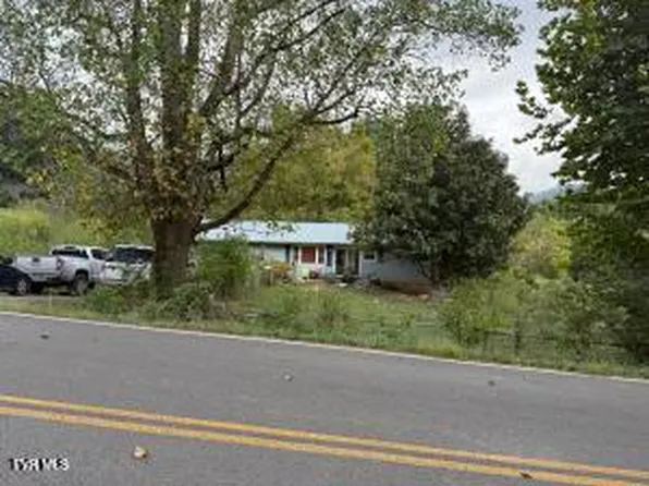 2202 Dark Hollow Rd, Cosby, TN 37722