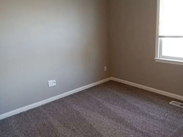 2409 NE Carousel Cir — Photo 12