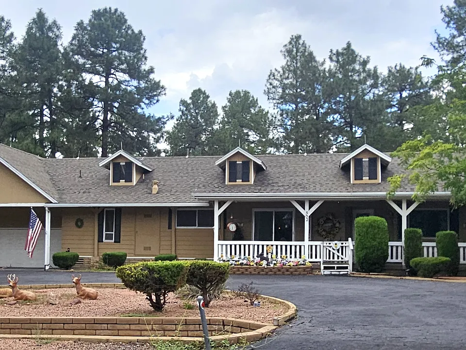 302 E Forest Dr