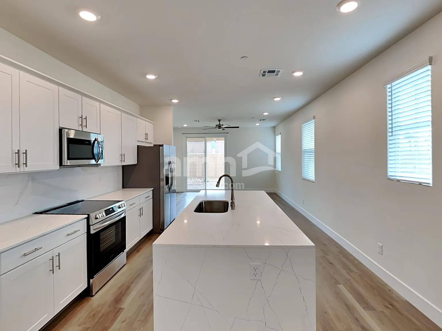3 bed, 2.0 bath, 1556 sqft, $2,275 — Photo 3