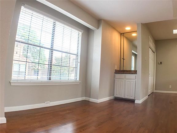 5th image of 5200 Martel Ave APT 20B