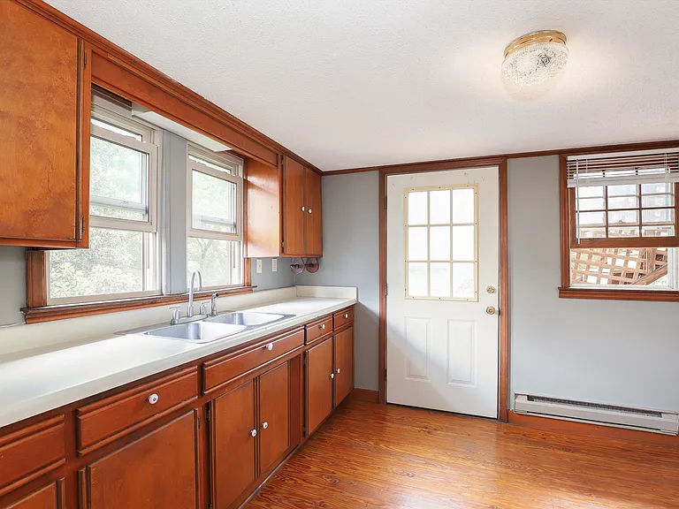 1025 W End Blvd #5 — Photo 7