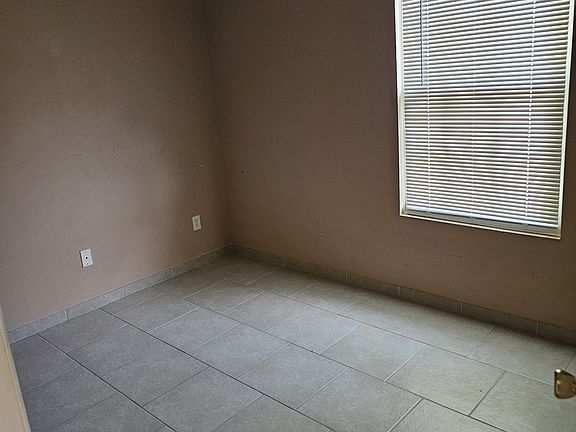 3rd image of 470 Pomont Ave