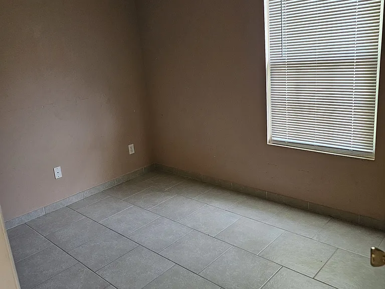 470 Pomont Ave — Photo 3