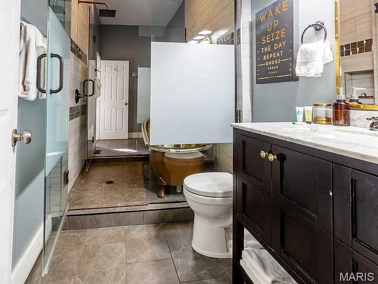 906 Hickory St — Photo 13