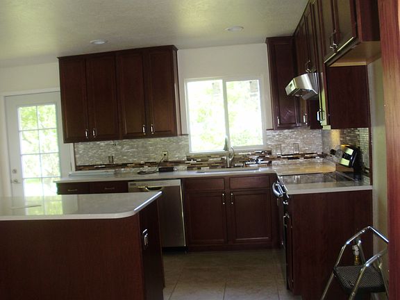 4th image of 2891 Parkway Dr