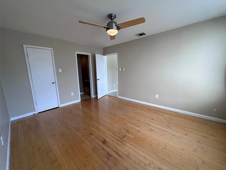 2409 Leon St #205 — Photo 10