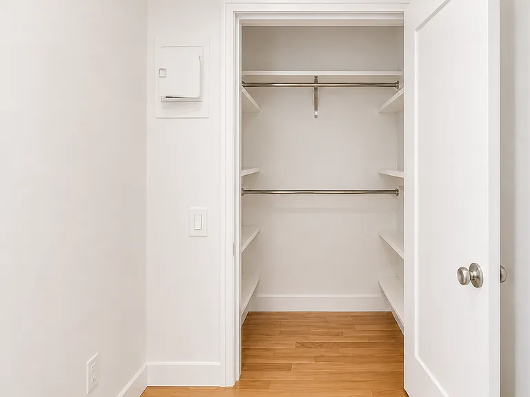213 E 37th St #2CC — Photo 7