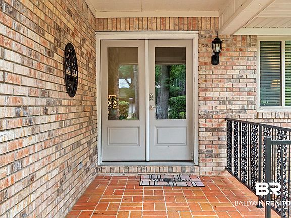 3rd image of 111 Windwood Cir