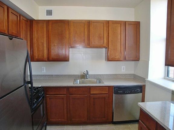 4th image of 444 Manhattan Ave APT 8J