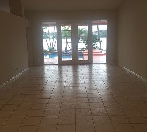 3rd image of 4104 Baton Rouge Way
