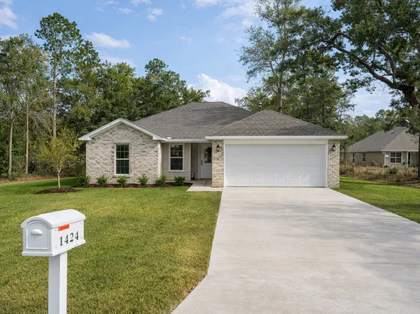 1424 Spruce St, Ocean Springs, MS 39564