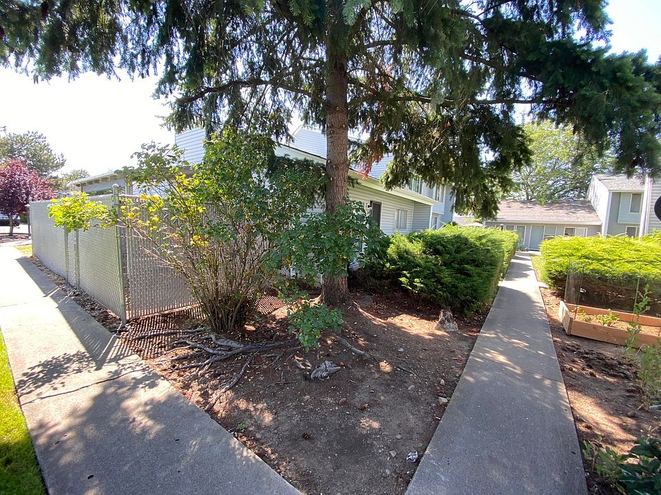 2nd image of 2000 Brookhurst St APT 6