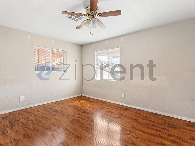 1209 H St — Photo 15