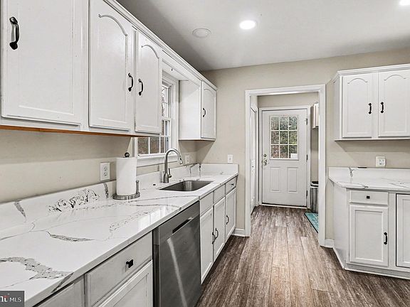 5th image of 2225 Partlow Rd