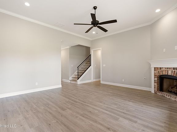 5th image of 101 Garrett Dr