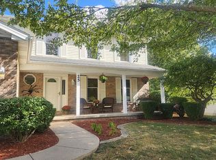25 Ravenwood Cir, Bloomington, IL 61704