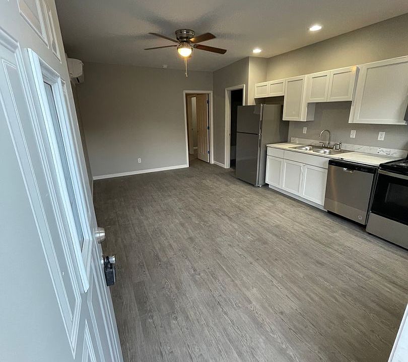 2nd image of 812 Brown St #1
