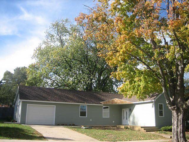 2nd image of 88 N Spring St