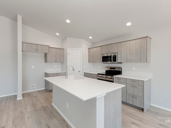 5th image of 214 Tarragon Way