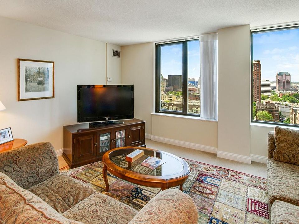 1st image of 929 N Astor St Unit 1205