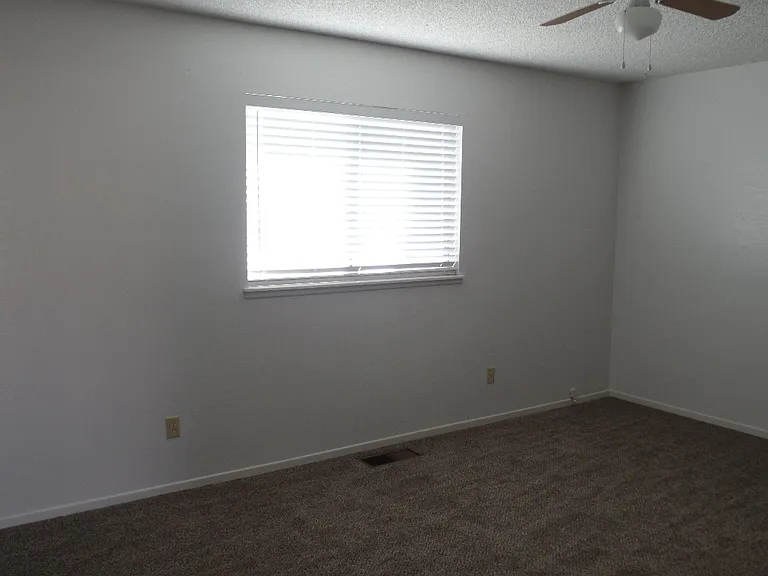 124 S Gateway Blvd #C — Photo 7