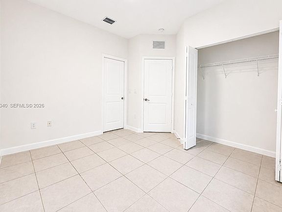 5th image of 883 NE 211th St #883