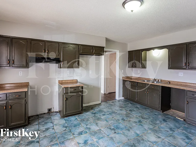 4812 Barkshire Dr — Photo 4