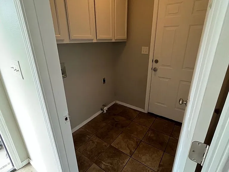 407 Valley Dr — Photo 9