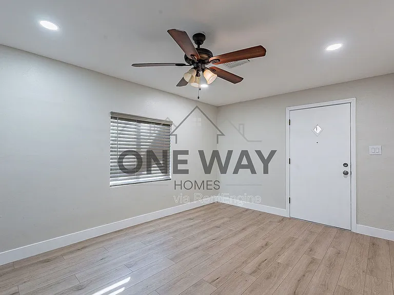 745 E Pierce St — Photo 17