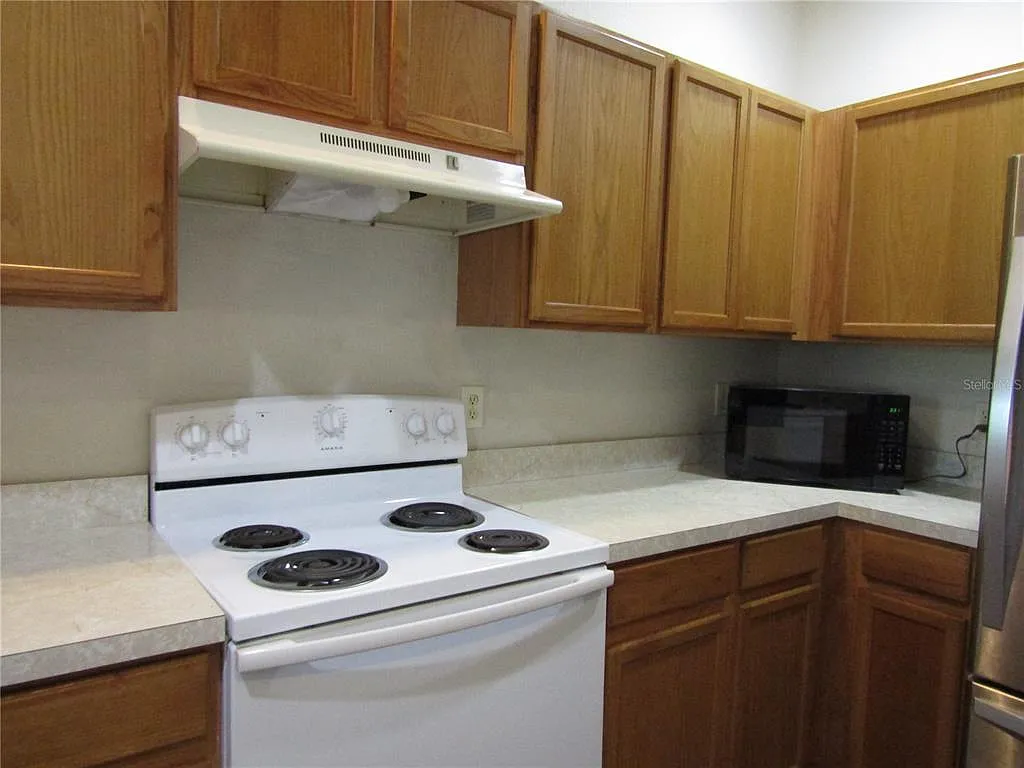3 bed, 2.5 bath, 1957 sqft, $2,100 — Photo 4