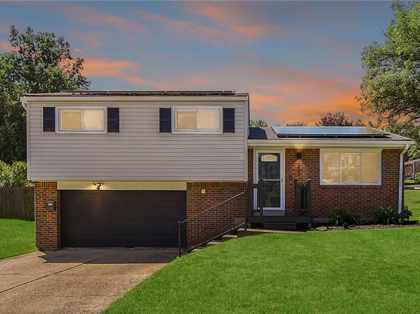 202 Fiesta Dr, Pittsburgh, PA 15239