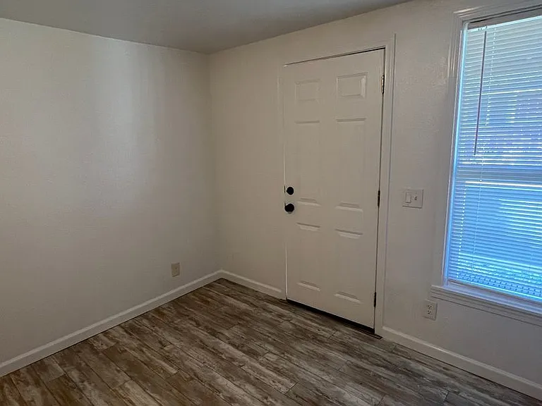 815 W 1st St #1-4 — Photo 14
