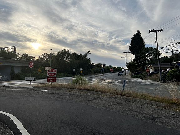 5th image of 4300 Mountain Blvd