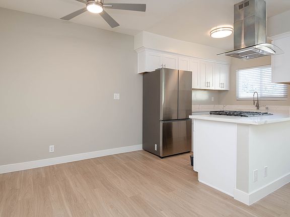 4th image of 1738 Purdue Ave #13