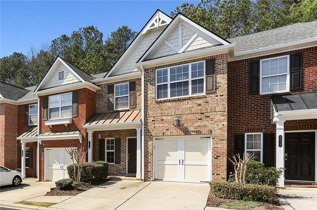 3 bed, 2.5 bath, 1596 sqft, $2,475 — Photo 2