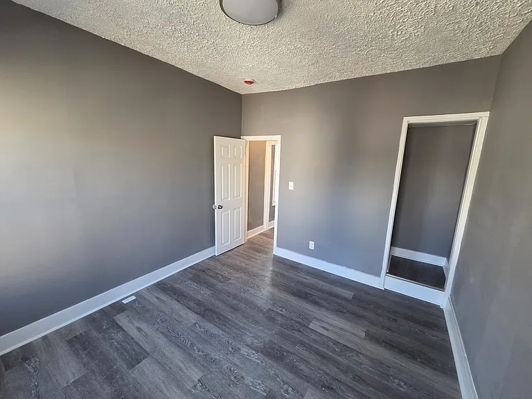 500 N Port St — Photo 7