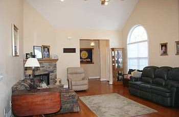 3rd image of 6104 Woodland Dr