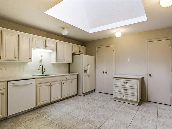 4th image of 3204 Upshire Ct