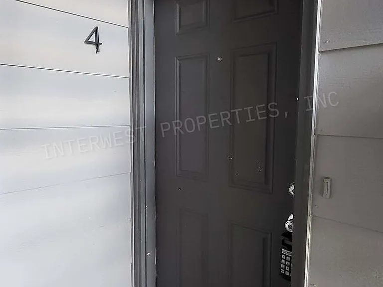 4700 Falls View Ave — Photo 3