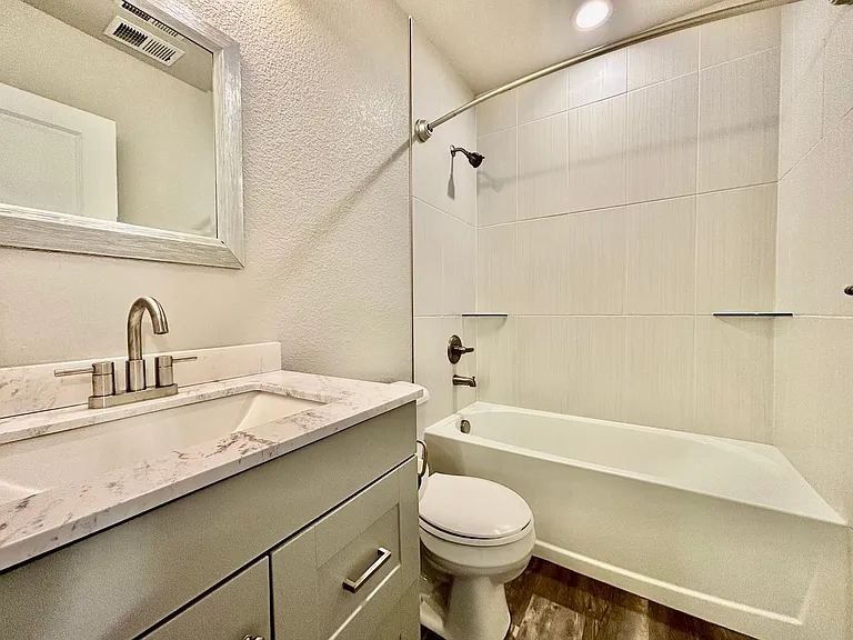 700 W Myrtle St #A — Photo 11